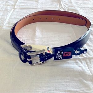 Men’s Chaps black leather belt. Size 44.
